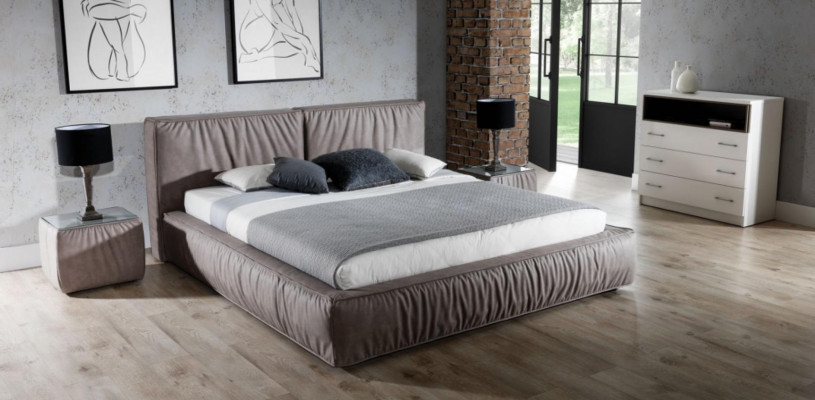 Schlofzëmmer Set Braun Bett Nuetsdësch Elegant Design Modern Holz Miwwel 3 Stéck