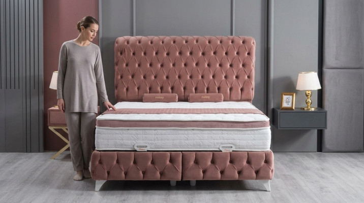 Boxspring Rosa Chesterfield Bett Elegantes Design Luxus 2x Nuetsdësch 3tlg.