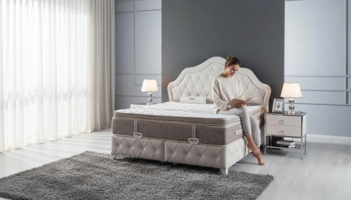 Schlofzëmmer-Set Wäiss Bett Design Stil Modern 2x Nuetsdëscher Boxspring 3-tlg. Nei