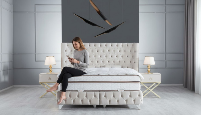 Schlofzëmmer Set Wäiss Boxspring Bett Chesterfield Elegantes 2x Nuetsdëscher 3tlg.