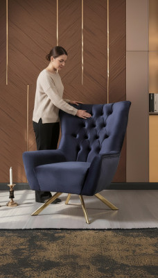 Luxuriéise bloe Chesterfield-Fauteuil mat Samtpolsterung fir d'Wunnzëmmer