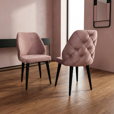 Hëlzene gepolsterte Stull beige Réck Chesterfield schwaarz Been Iesszëmmer