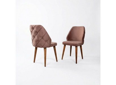 Holzgepolsterten Chesterfield-Sëtzstull mat beige Réck op Holzbeen fir Iesszëmmer