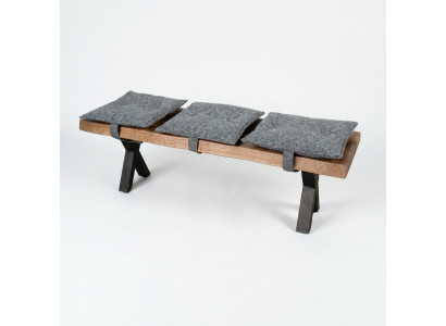 Modern Designer-Holzbank mat gepolstertem Sëtz fir Iesszëmmer.