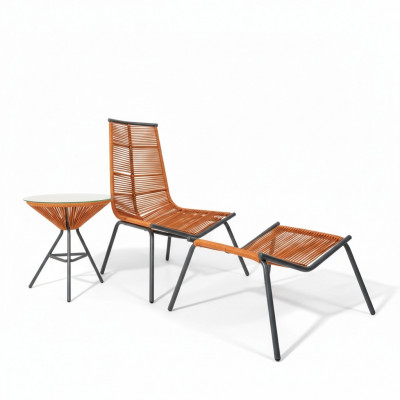 Modernt Set fir Äre Gaart Besteet aus Fauteuil, Hocker an Niewendësch.