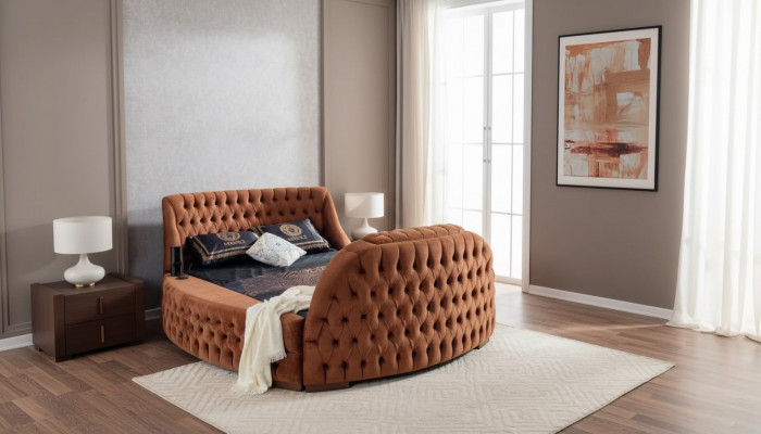 Chesterfield Bett Polster Design Luxus Better Hotel Braun mat TV Fernseher