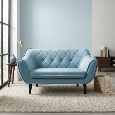Komfortabelt, mëllt 2-Sëtz-Sofa an luxuriéise Polsterung an zaartbloer Faarf