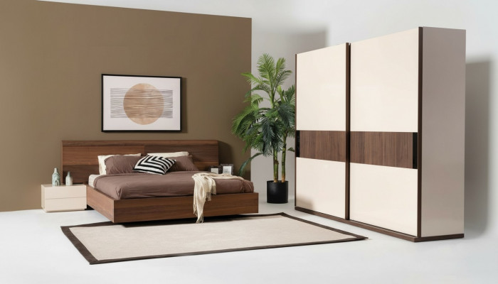 4-deeleche Schlofzëmmer-Set Bett 2x Nuetsdëscher Kleederpress Schaf