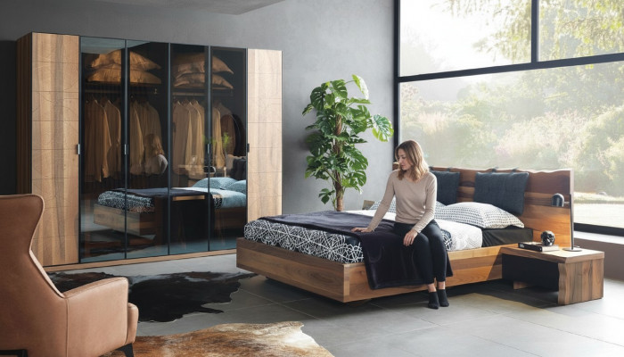 Schlofkummer Bett 2x Nuetsdësch Kleederschaf Garnitur Holz Modern Set