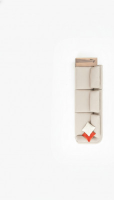 Komfortabel 5-Sëtz Sofa an einfachem Beige a modernen Design.