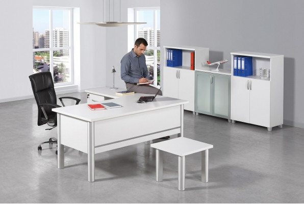 Hell Büro Miwwelen; Büro Ariichtung Dësch; Niddrëgen Dësch; Dokumenteschaf 3tlg.