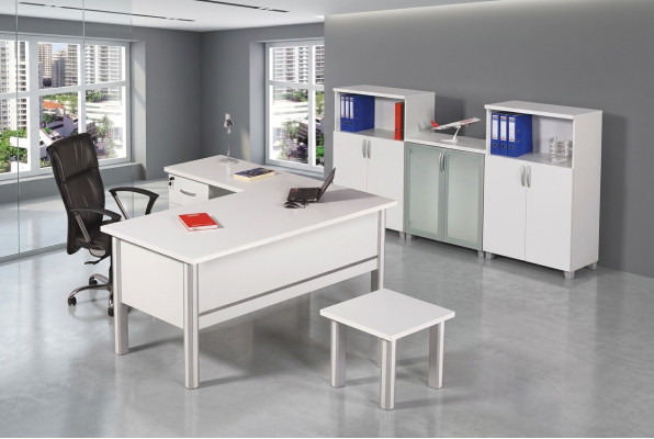 Hell Büro Miwwelen; Büro Ariichtung Dësch; Niddrëgen Dësch; Dokumenteschaf 3tlg.