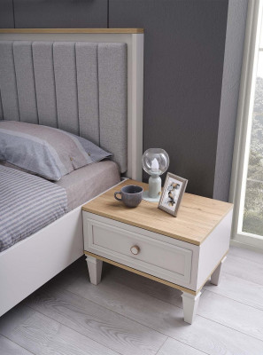 Set mat Duebelbett, Schlofzëmmer, Bett, Nuetsdëscher, Grau, Holz, 3-Deel Set.