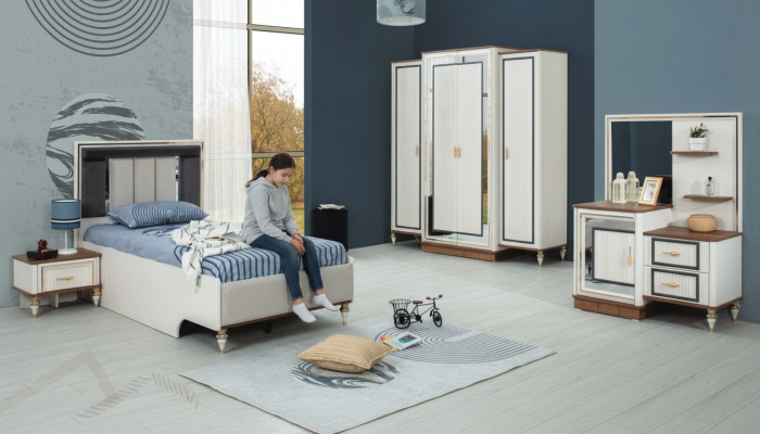 Set vu Kannerszëmmer: Bett, Kannerbett, Kannermeubel Set aus 5 Deeler a wäissem Holz.