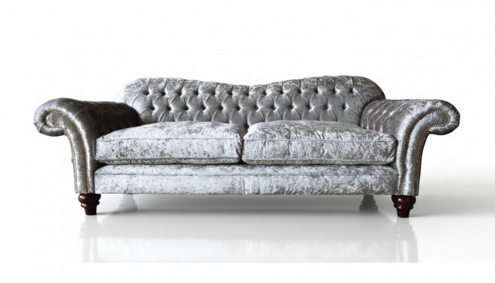 Luxoriéis klassescht Chesterfield-Sofa mat dräi Sëtzer a Gro.