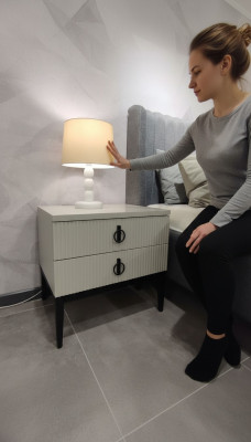 Exklusiven Designer-Nuechtstësch Héichwäertegt Material an Luxusappeal
