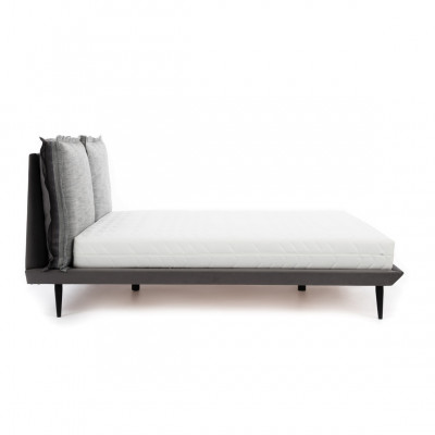 Stilvolle Schlofkummer Grous Bett 2x Nuetsdëscher Luxus Better 3tlg