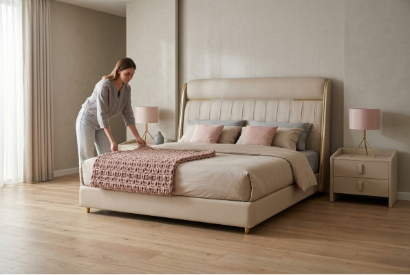 Luxuriéist beiges Schlofzëmmer Bett stilvoll Schlofzëmmer Holzmiwwelen