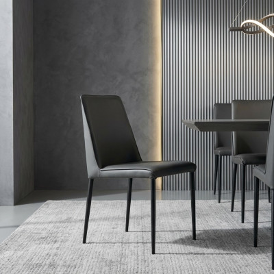 Komplett schwaarze Iesszëmmerstull Designer Holztill Textil Lehnstill