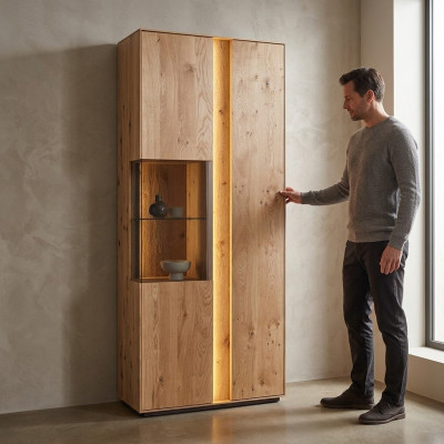 Wunnzëmmer Braun Holzvitrin LED-Vitrin Holz Schaf Glasschaf Nei