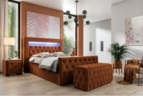 Chesterfield Schlofzëmmer Set Textilbett 2x Holz Nuetsdëscher Hocker