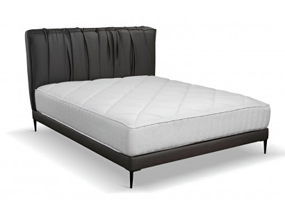 Grousbett mat Këssen, Bettkästen Design, elegante Stoffbett.