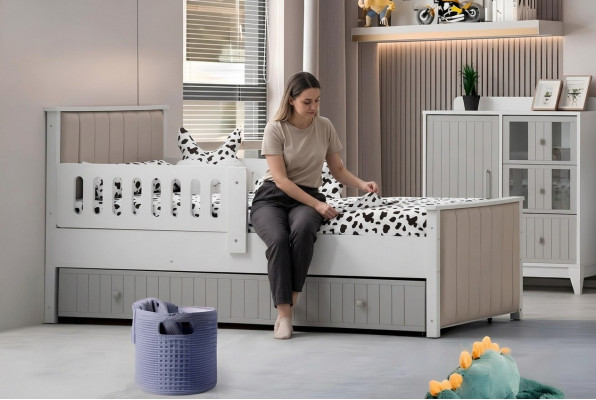 Praktescht Kannerbett a groer Faarf fir séiss Schlofstonnen Luxus.