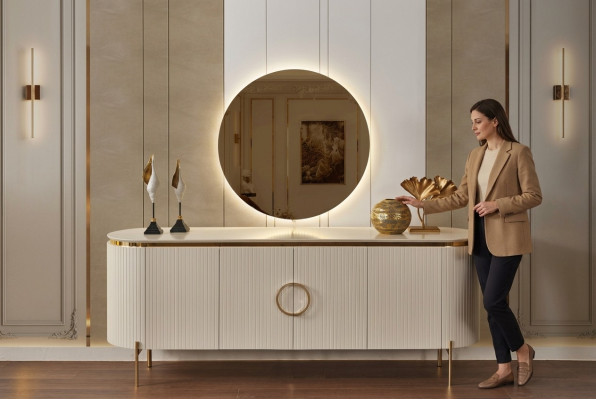 Dësset aus Iesszëmmer-Set besteet aus beige Faarf Buffet an Spigel.