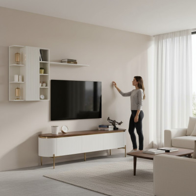 Wunnzëmmer Set besteet aus TV Lowboard an Wandakafschief mat Elementer a Gold.