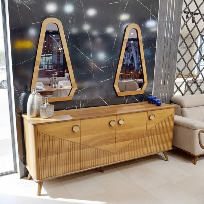 Stilvoll Braun Anrichte Luxus 4-Dieren Holzkommode Robust Holz Miwwelen