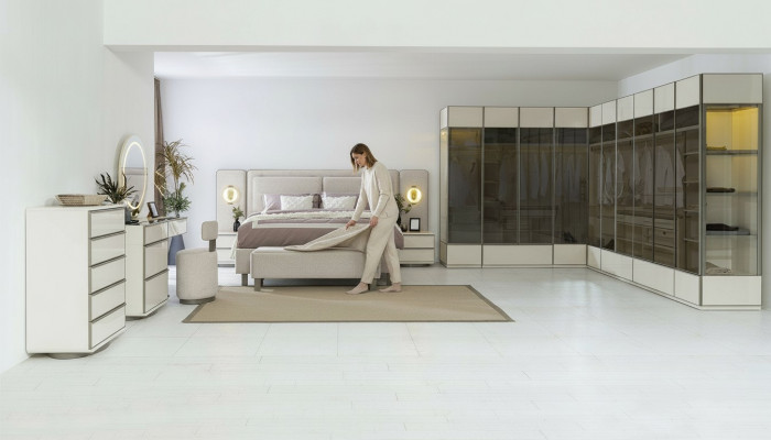 Komplett Schlofzëmmer Set Designer Bett Nuetsdëscher Schminktisch 7-deelech.