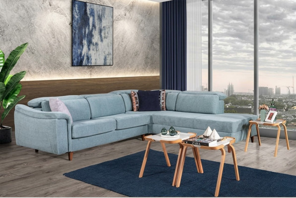 Blo a L-Form Eckcouch fir d’Stot mat Polstermaterialien an engem Designer Holzgestell.