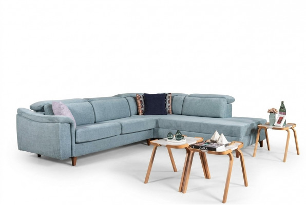 Blo a L-Form Eckcouch fir d’Stot mat Polstermaterialien an engem Designer Holzgestell.