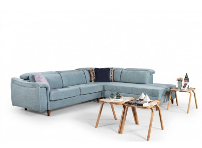 Blo a L-Form Eckcouch fir d’Stot mat Polstermaterialien an engem Designer Holzgestell.