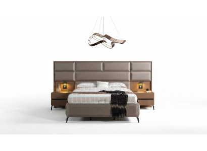 Exklusivt gro Bettzëmmer-Duebbelbett mat 2x Nuetsdëscher 3tlg Set