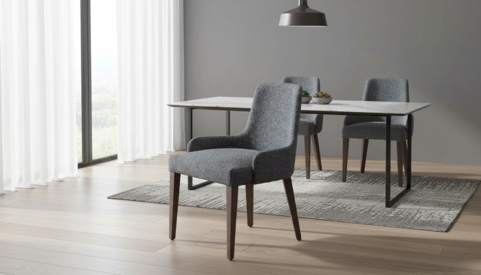 Exklusiv gro Stull mat brongen Holzféiss Design Iesssall Neierung