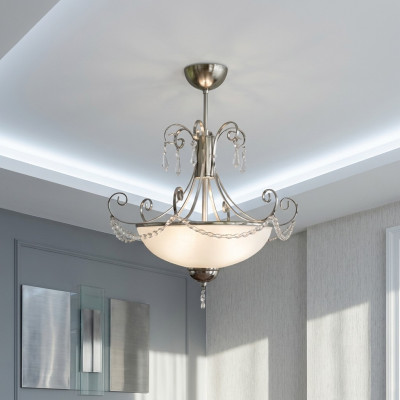 Kronleuchter Kristall nei schick Luxus a Bannenrenovatioun fir am Living.