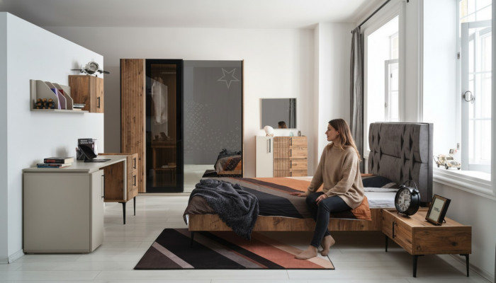 Luxus Schlofkummer 7 Deeler: Bett, Nuetsschaf, Kleederschaf, Kommode, Spigel.