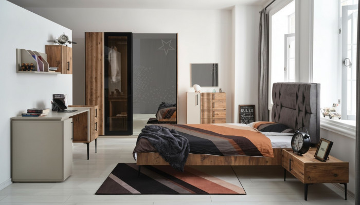 Luxus Schlofkummer 7 Deeler: Bett, Nuetsschaf, Kleederschaf, Kommode, Spigel.