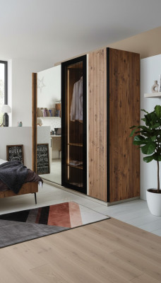 Moderne Kleederschaf Luxus Holz Schief Glas stilvoll Schlofzëmmer
