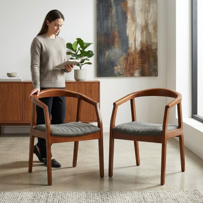 Stull Braun Design Wunnzëmmer Iesszëmmer Holz 2x Still Polster mat Armleefen