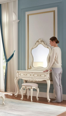 Schlofkummer Set klassesch Miwwelen Friseurdësch mat Spigel Hocker 2-Deeler
