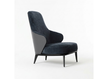 Elegante Fotell mat donkelgréngen Armleefst vun natierlecht Holz, moderne Stil