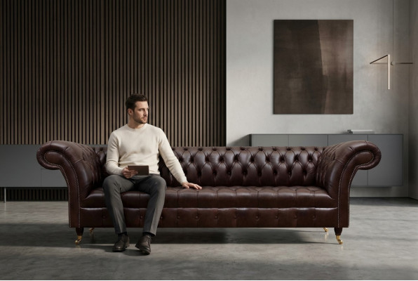 Braune Chesterfield Kënschtleder Couch Modern Sofa Véiersëtzer Sëtzmiwwel