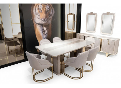 Elegantes weißes Esszimmer-Set mit Esstisch, Stühlen und Sideboard