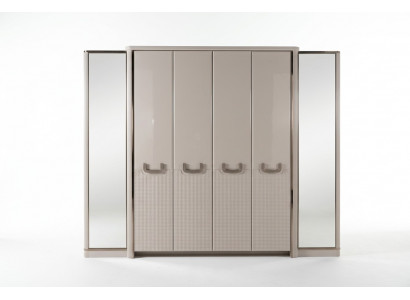 Moderner Kleiderschrank aus Holz in Beige