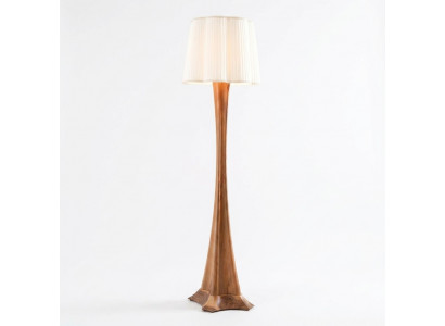 Braune Holzlampe im eleganten Design für gemütliches Ambiente