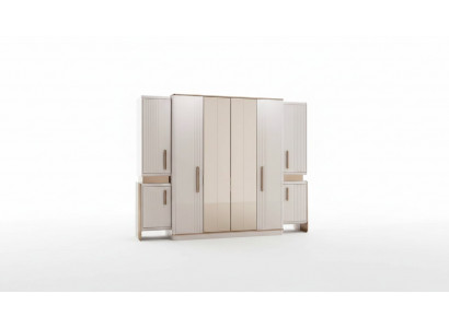 Beiger Holz Kleiderschrank modern & geräumig