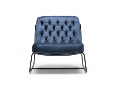 Moderner blauer Stoffsessel mit Metallrahmen