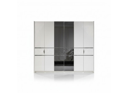 Weißer Kleiderschrank aus Holz im eleganten Design